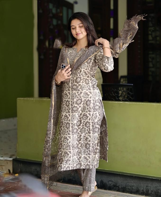KLOSIA Women's Printed Straight Kurta and Pant with Dupatta Set - Image 3