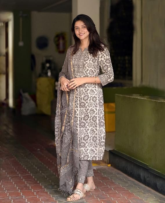 KLOSIA Women's Printed Straight Kurta and Pant with Dupatta Set - Image 5